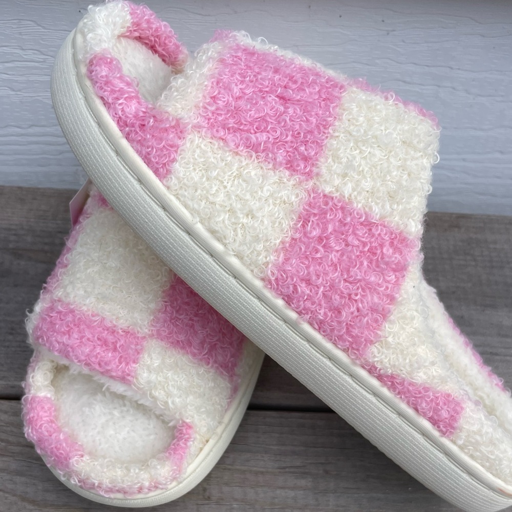 NWT Fun Pink Plush Checker Board Slippers House Shoes Non slip